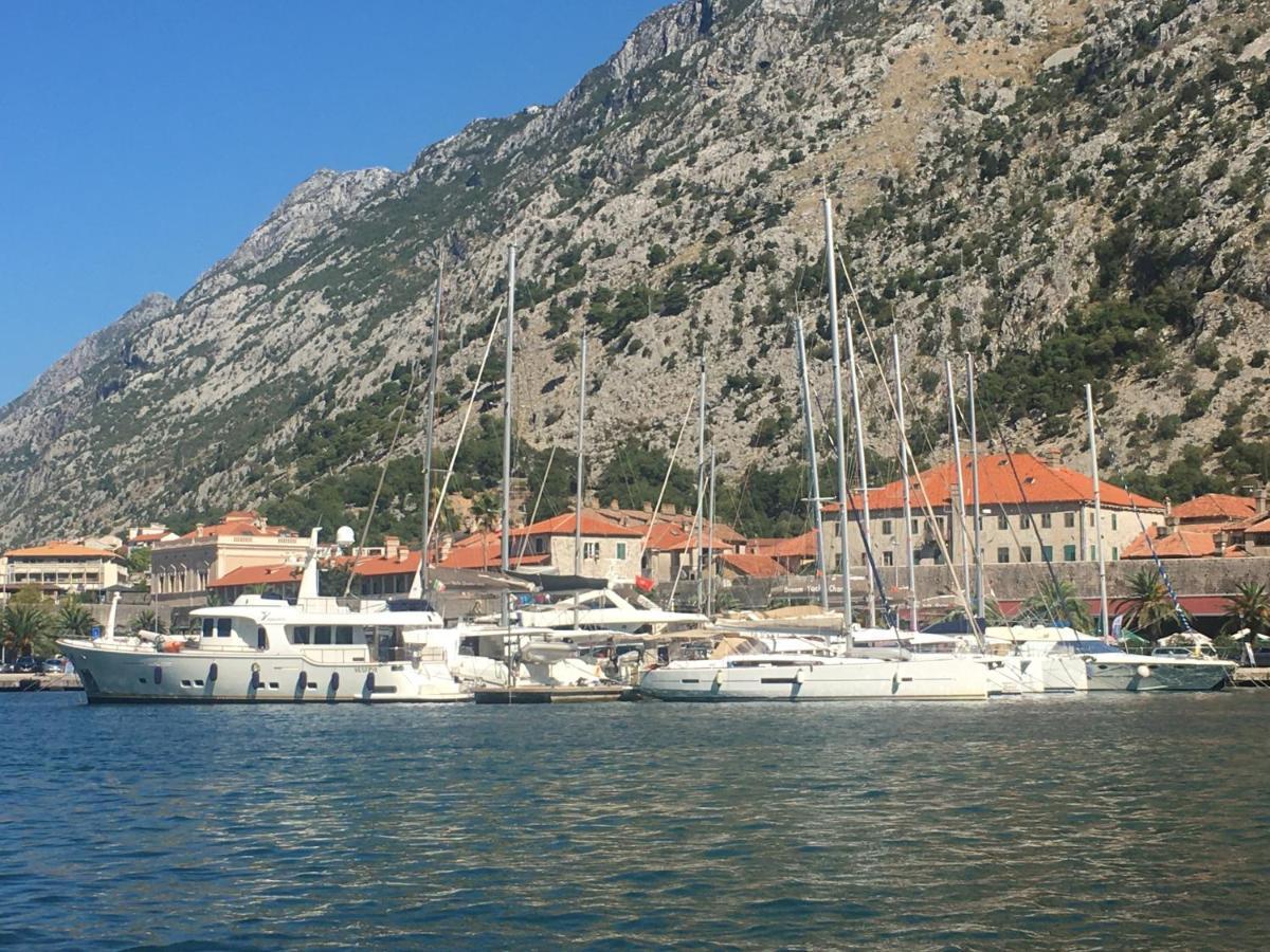 Art House 001 Otel Kotor Dış mekan fotoğraf