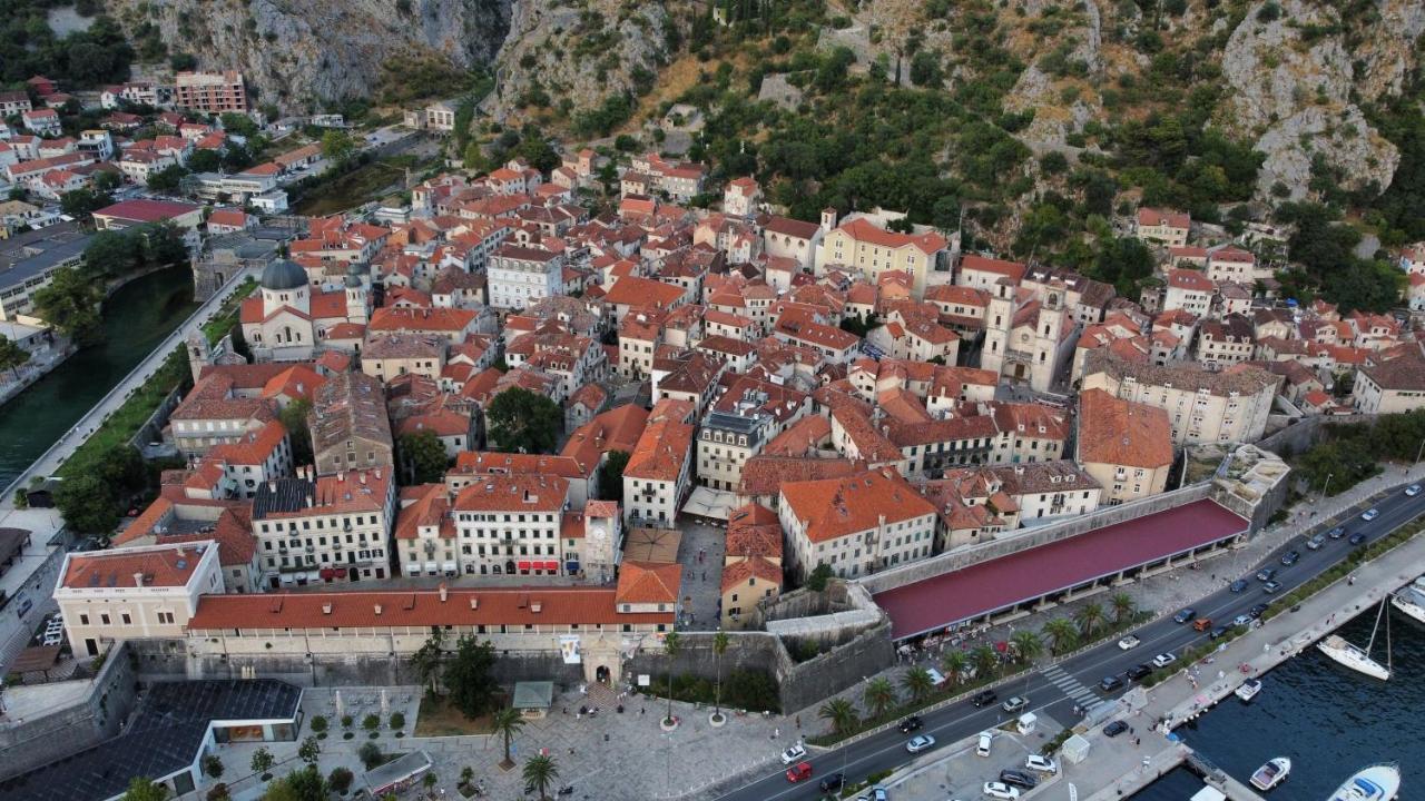 Art House 001 Otel Kotor Dış mekan fotoğraf